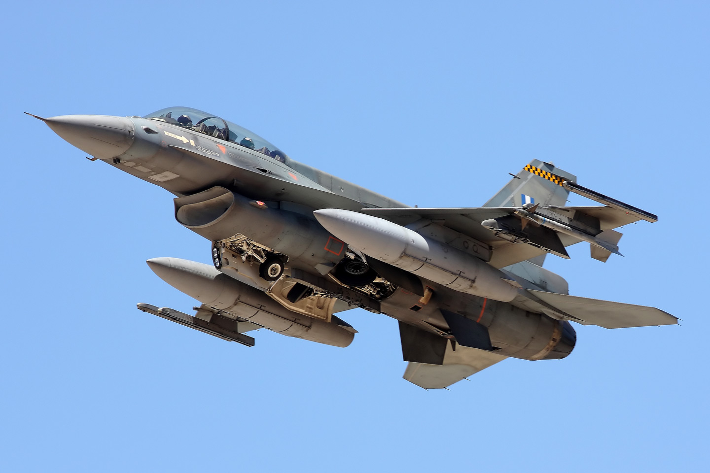 f 16 52 201 F 1595708550